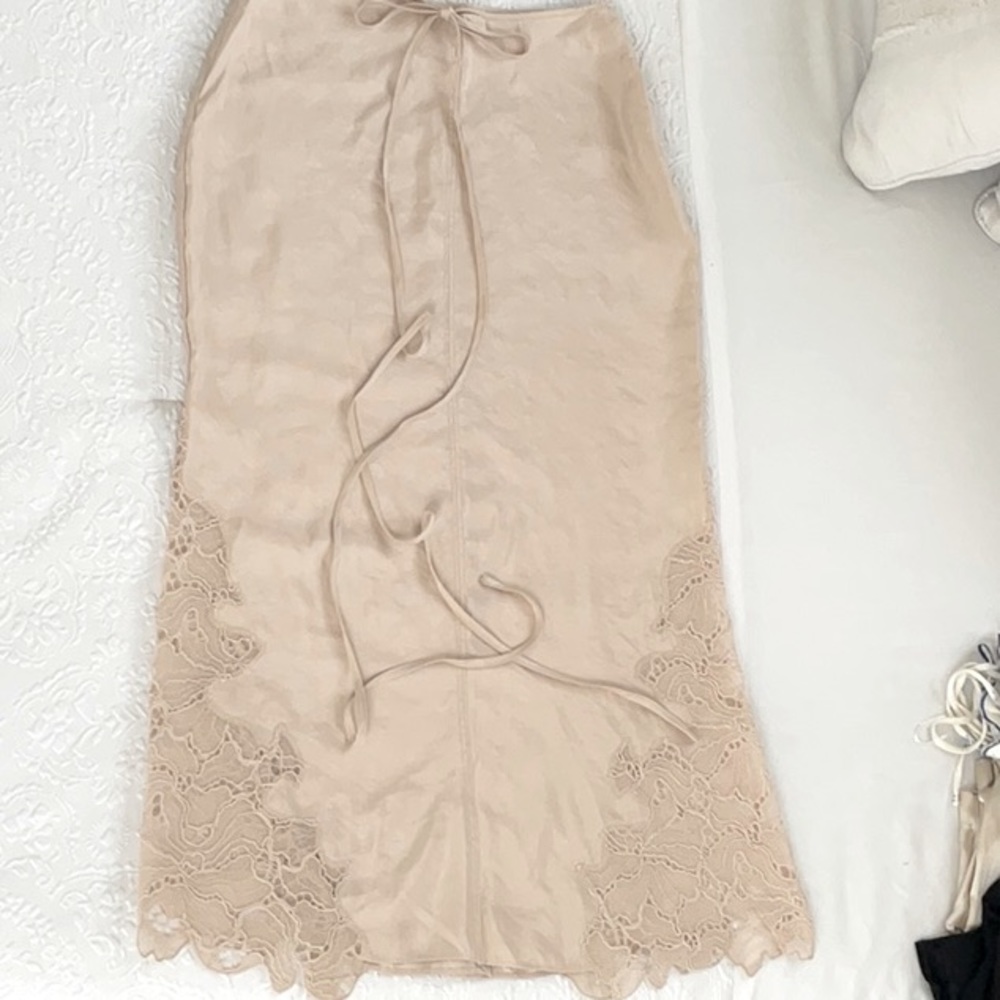 Embroidered midi skirt